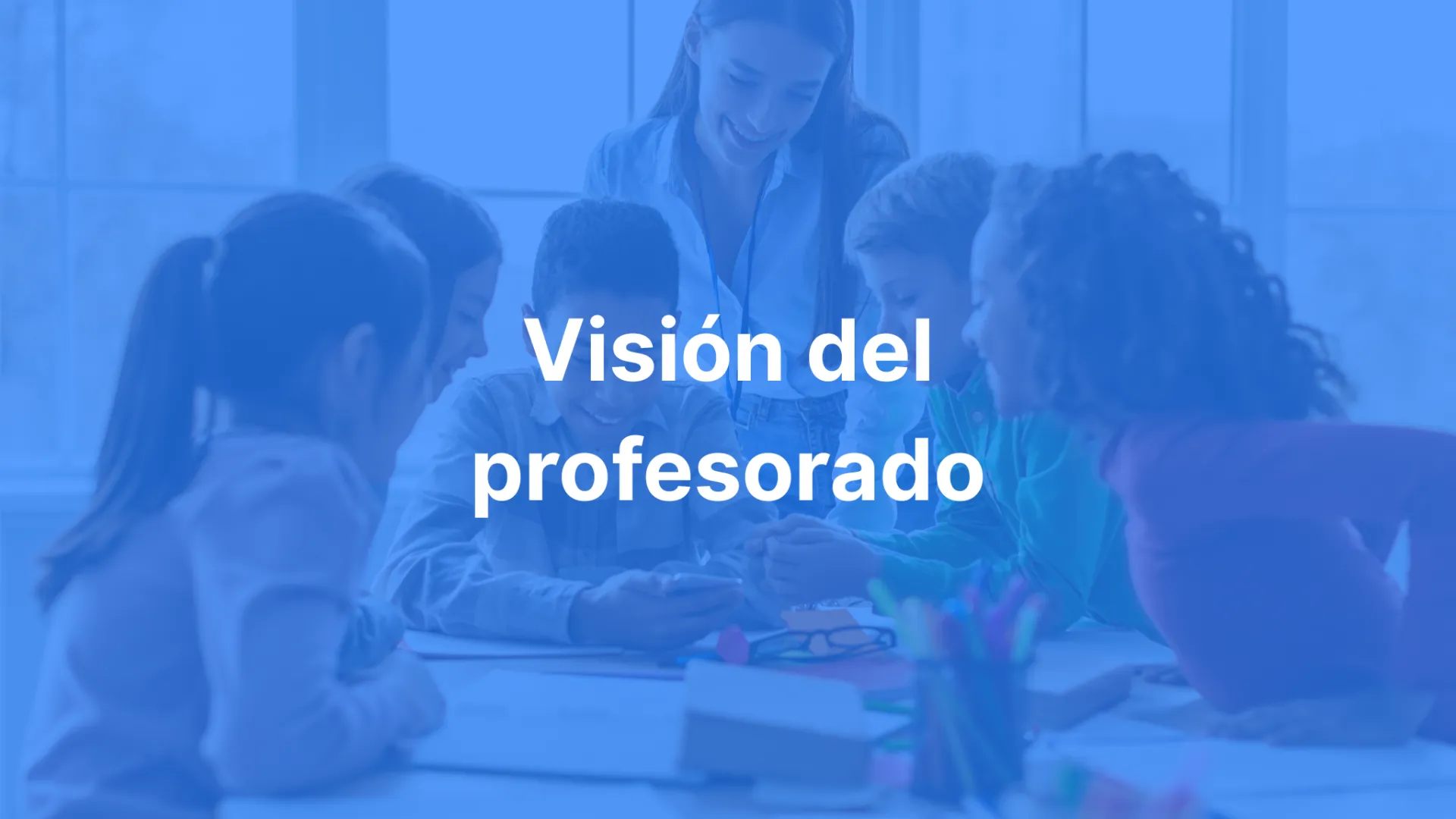 Profe con 5 alumnos con velo azul y texto
